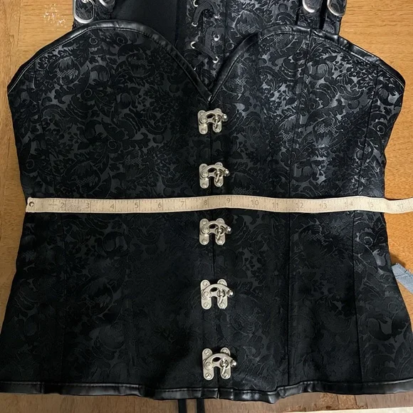 2xl black corset - Picture 4 of 6